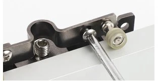 Tighten the screws on the safety latch. Tighten the screws on the safety latch.